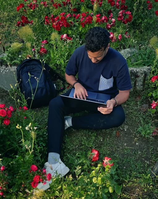 Carousel cover about the job of a content creator